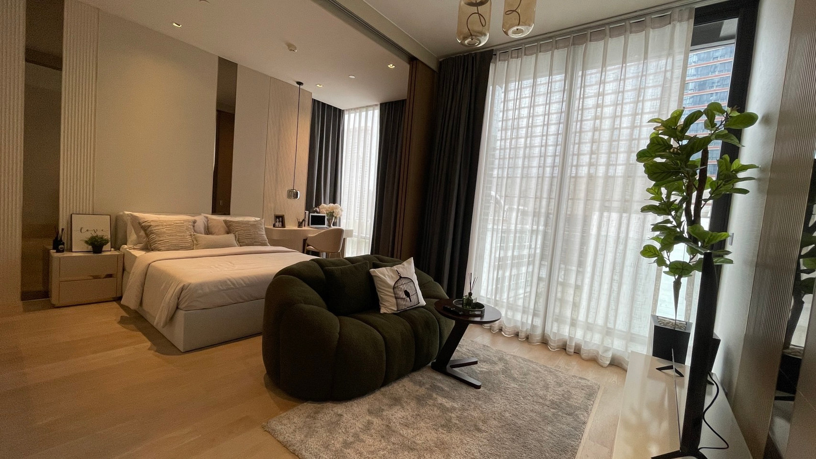 For Rent! Ashton Silom, 1 Bed/1 Bath 50 sqm. 12th Floor. 300m from BTS Chong Nonsri. 45,000฿