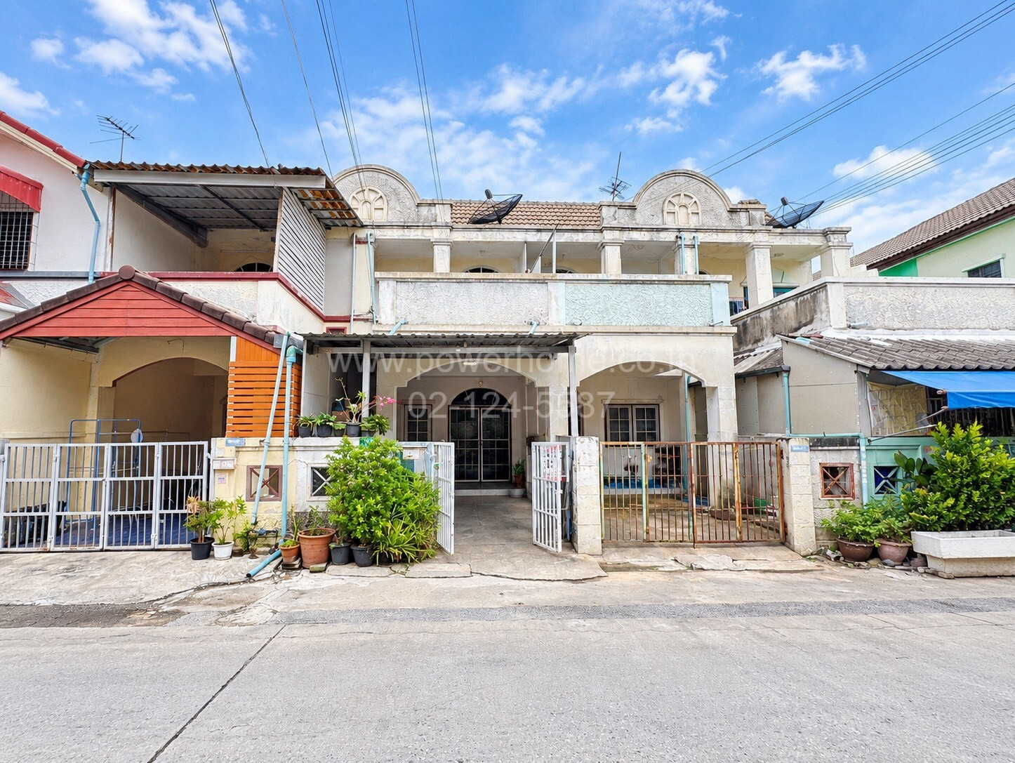 2-story townhouse, Khlong Luang Home Place Village, good location, near Makro, Khlong Luang.