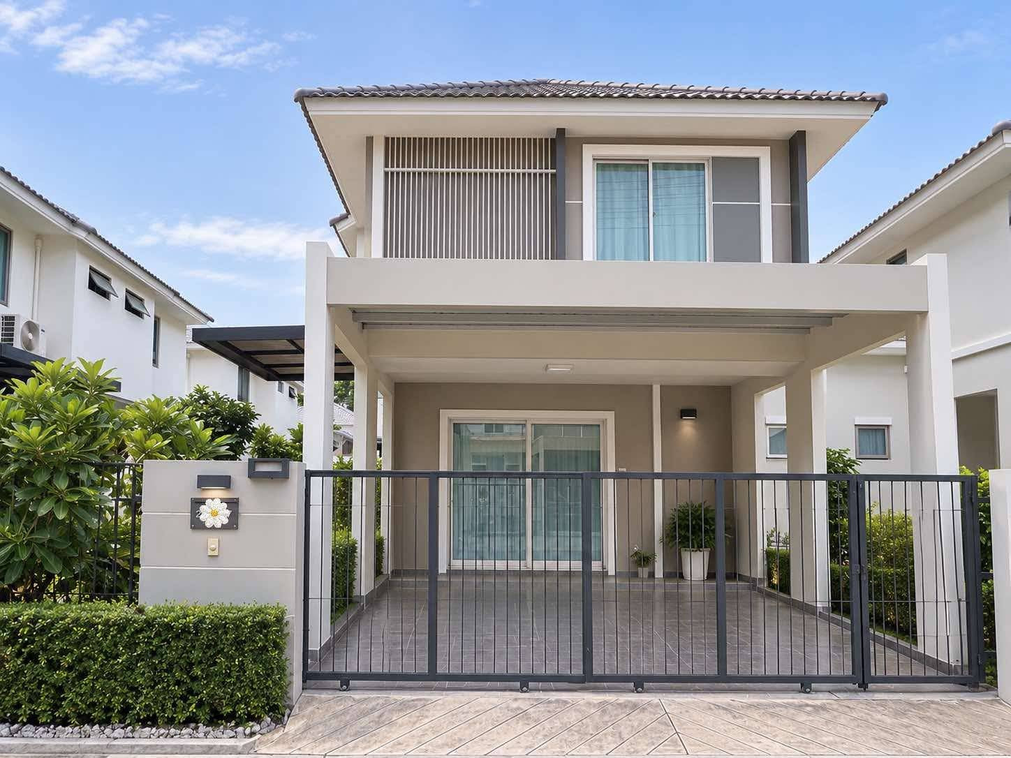 Sold with tenant, very cheap!! 2-story twin house, Life in the Garden Village, Ban Chang, Muang District, Rayong, next to Sukhumvit Road, 3 minutes near Robinson.