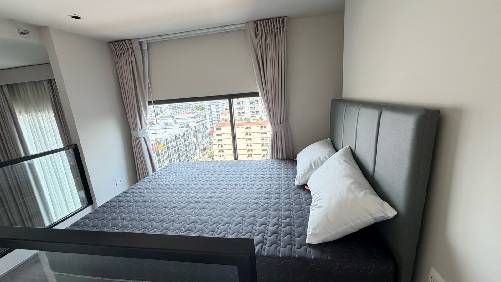 For Rent: The Reserve Phahon-Pradipat, Duplex room format.