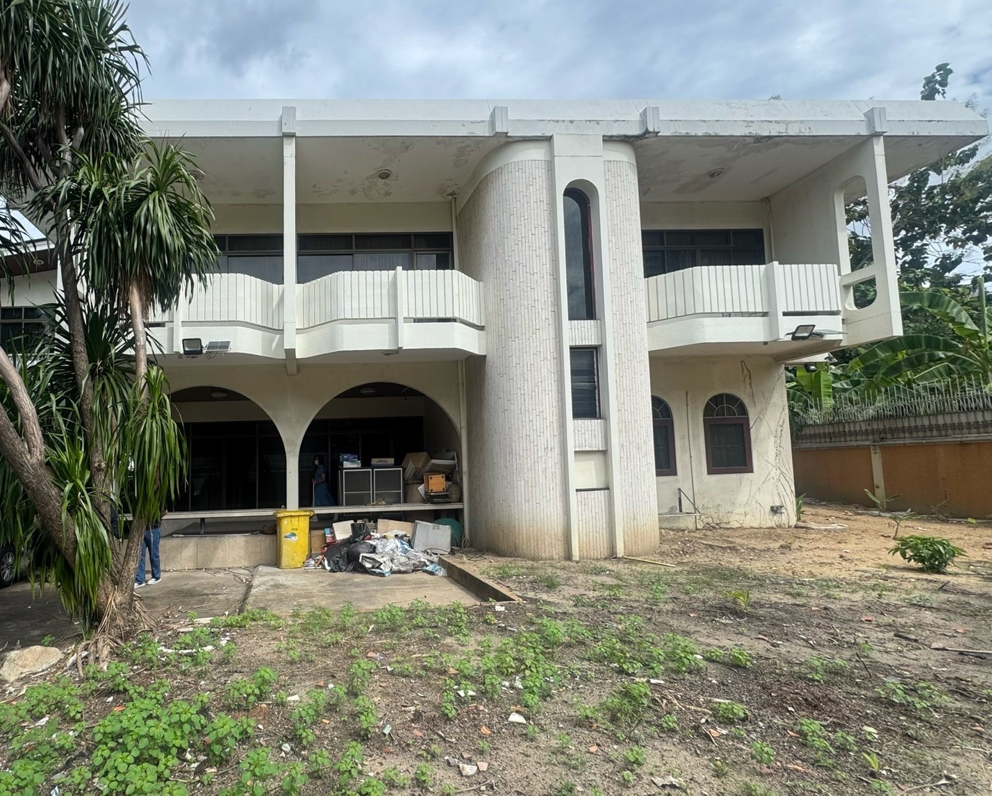 House for rent, Phrom Phong - Thonglor, cafe - restaurant - clinic and spa, parking for about 10 cars.