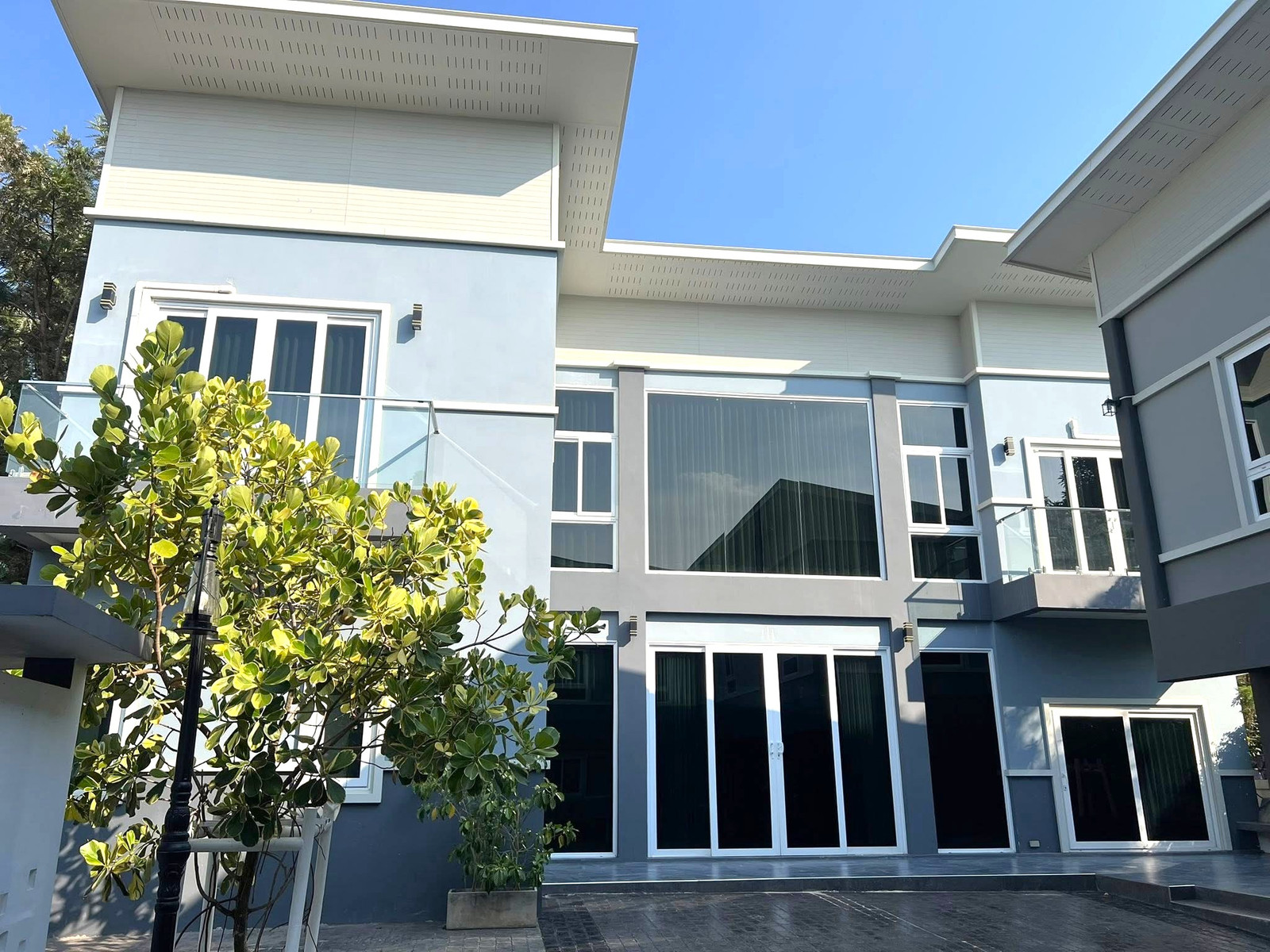 ขายบ้านเดี่ยว 2 ชั้น 2 หลัง เนื้อที่รวม 210 ตารางวา พร้อมอยู่  ทำเลทองติดสะพานมิตรภาพไทย-ลาว จังหวัดหนองคาย ราคาลดสุดพิเศษ