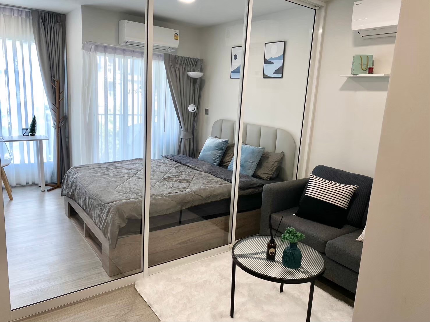 Urgent sale with tenant, room in good location, not hot.