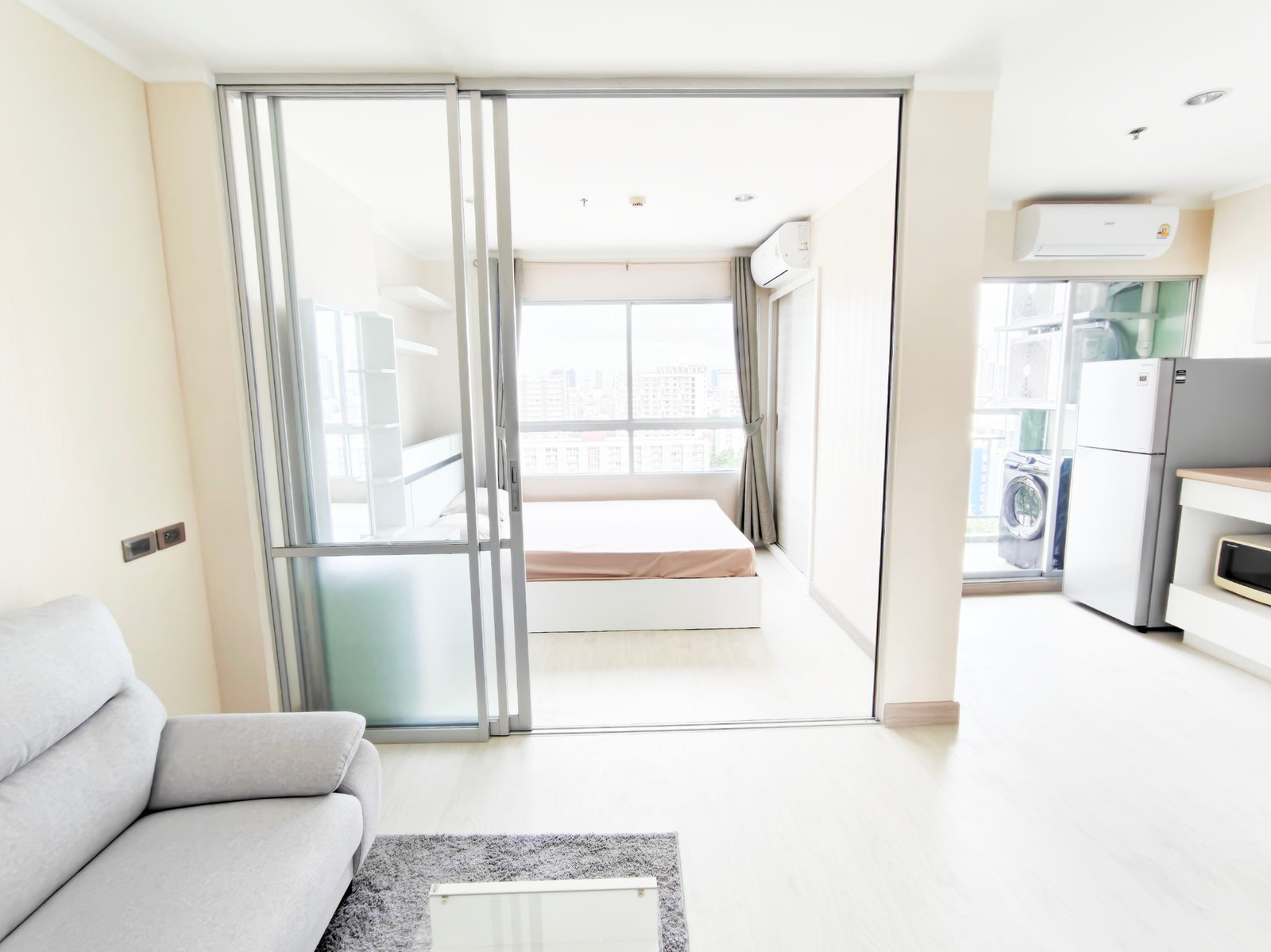 Condo for rent, Lumpini Park Rama 9 - Ratchada, new room, high view, fully furnished, near RCA MRT, expressway, Central Rama 9, ready to move in immediately. There is a washing machine and dryer.