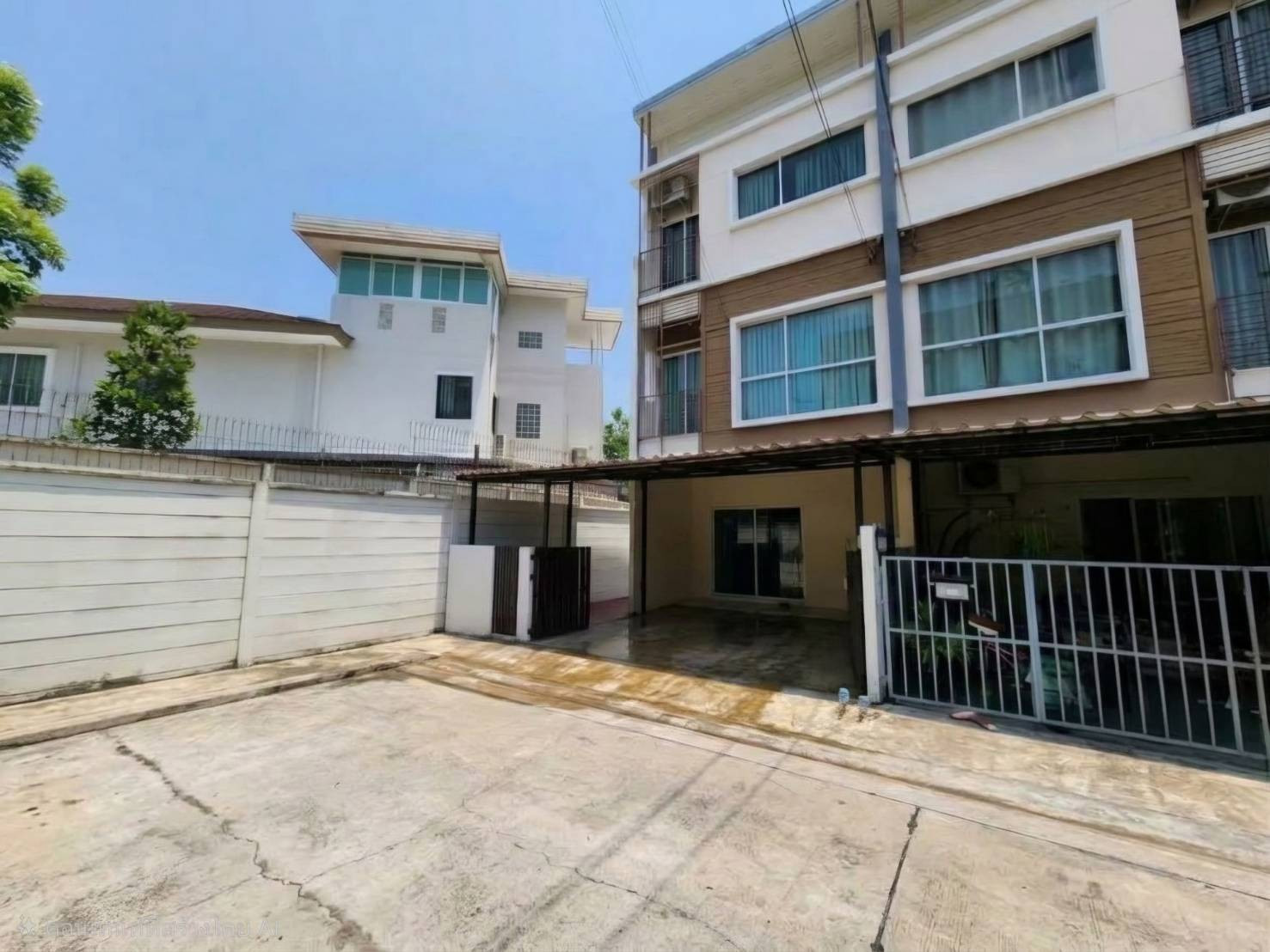 For Rent 3 storey townhome Villete City Phatthanakan38 size 188 sqm 4 bedroom 3 bathroom