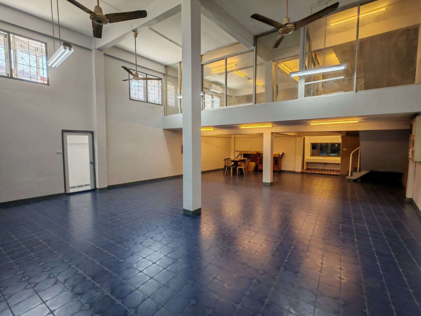 📌2-unit corner shophouse for rent in Soi Charoen Nakhon 53. Parking available. Quiet and peaceful, suitable for residential use or home office.📌 📌2-unit corner shophouse for rent in Soi Charoen Nakhon 53. Parking available. Quiet and peaceful, suitable for residential use or home office.📌
