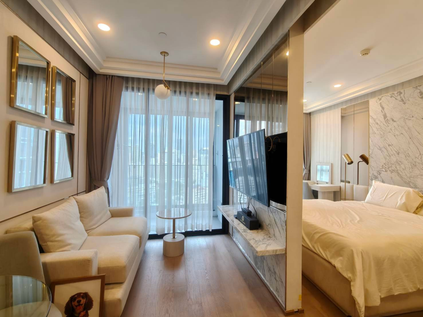 ให้เช่า Ashton Chula-Silom 1 นอน 1 น้ำ ชั้นสูง แต่งสวย พร้อมเข้าอยู่ ถ่ายจากห้องจริง 087-7085210 Boy