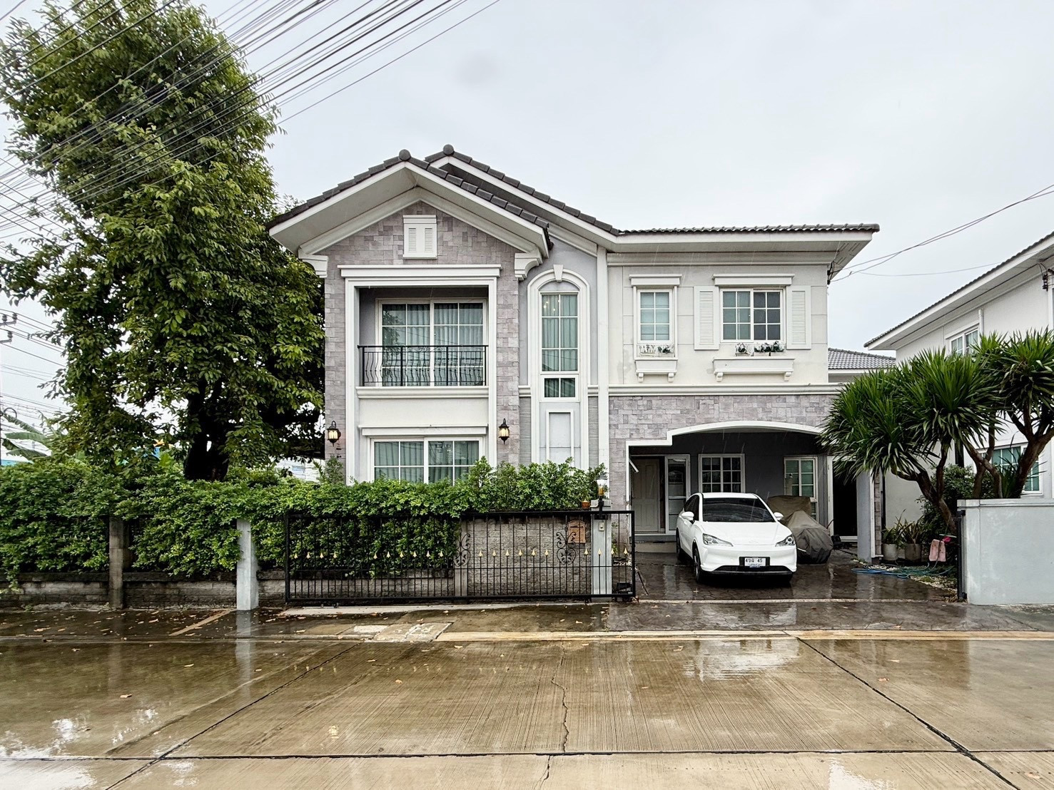 Single detached house, corner house, near fashion, no flooding, Golden Neo Ramintra-Wongwaen.