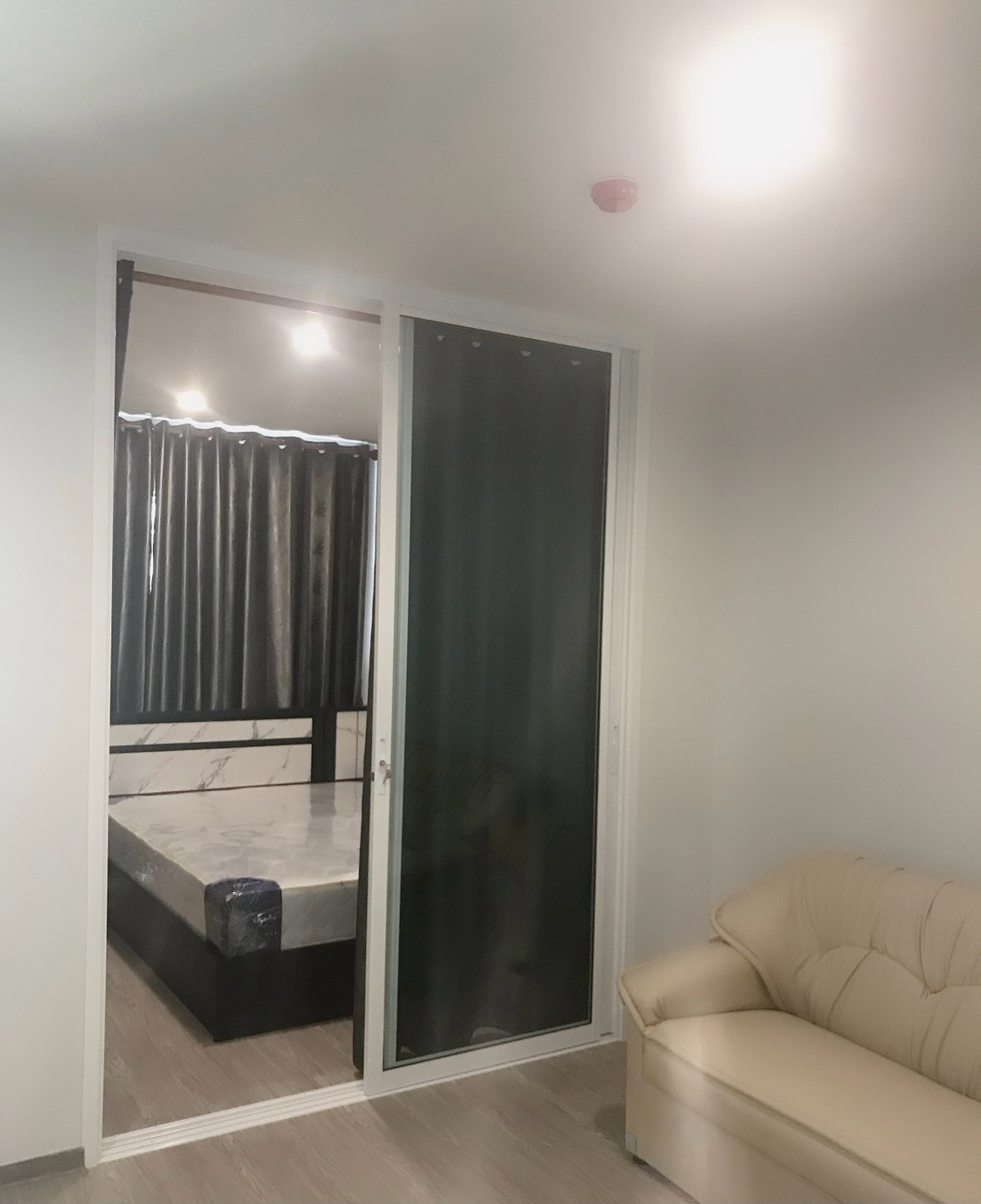 ขายคอนโดรีเจ้นท์โฮม สุขุมวิท97/1 ห้องสวยมาก ขนาด 28 ตรม. ตึก E ชั้น 8 ราคาขาย 1.35 ล้านบาท ขายคอนโดรีเจ้นท์โฮม สุขุมวิท97/1 ห้องสวยมาก ขนาด 28 ตรม. ตึก E ชั้น 8 ราคาขาย 1.35 ล้านบาท