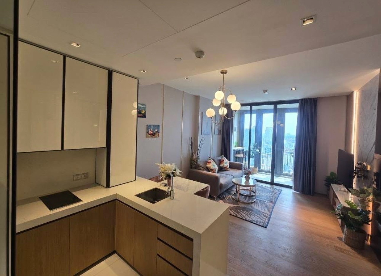 For rent BEATNIQ Sukhumvit 32, 23rd floor, large room 57 sq m, 1 bedroom, 1 bathroom, in the heart of Sukhumvit, 60,000 baht/month.