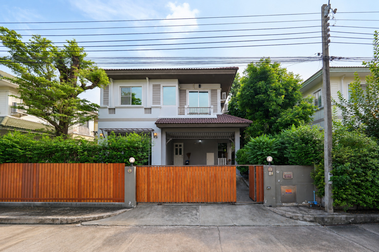 ขายบ้านเดี่ยว 2 ชั้น โครงการชลลดา สุวรรณภูมิ น้ำไม่ท่วม ขนาด 61.60 ตร.ว  ทำเลต้นโครงการ  ใกล้ส่วนกลางและทะเลสาบ บรรยากาศร่มรื่น ราคา 5.19 ล้าน ใจดียินดีพิจารณาทุกข้อเสนอ  – รูปที่ 2