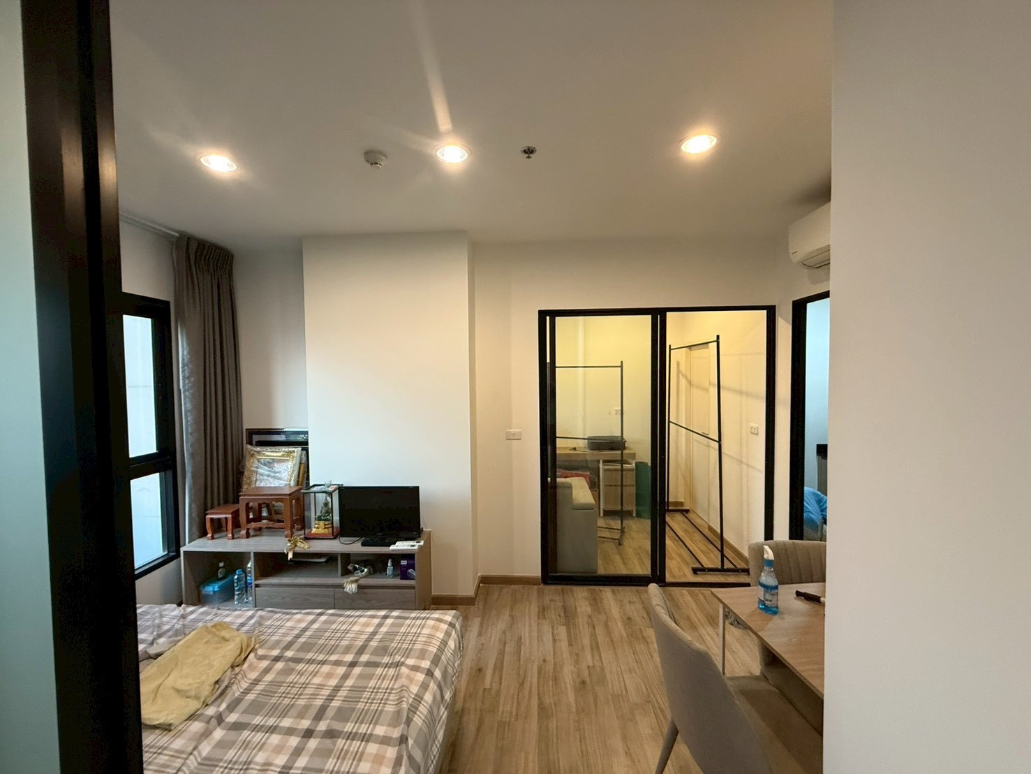 !! ให้เช่า !! ห้องกว้าง 2 ห้องนอน พร้อมเข้าอยู่ / Rent นิช โมโน เจริญนคร !!