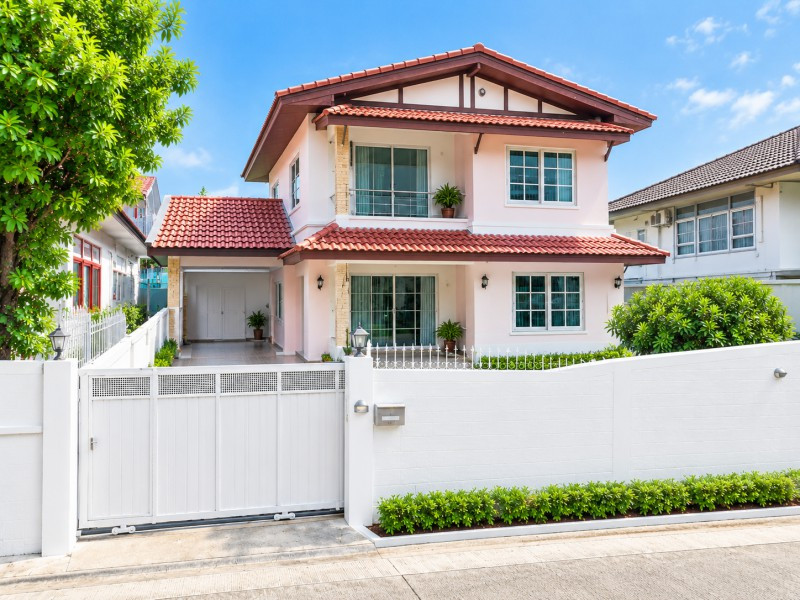 รัชดา15-21 แอร์ 5 เครื่อง จอดรถ 3 คัน ม.หอการค้าไทย 1.5 กม. 3-4นอน MRT สุทธิสาร 1.1 กม. วิภาวดี2-8 บ้านเดี่ยว 2 ชั้น
