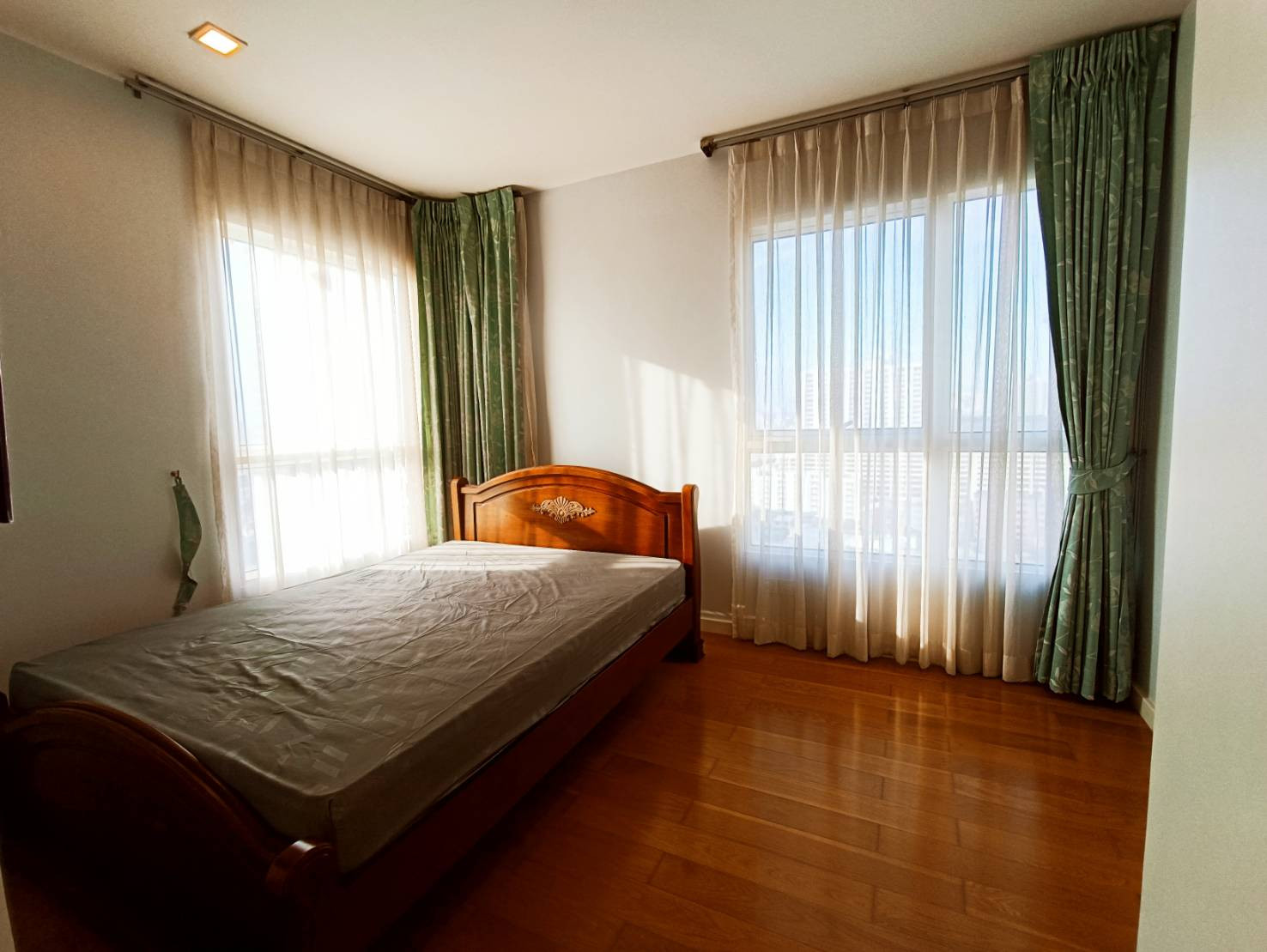 Condo for rent near BTS Ratchathewi, near Chula University, 2 bedrooms, 18th floor, city view. Condo for rent near BTS Ratchathewi, near Chula University, 2 bedrooms, 18th floor, city view.