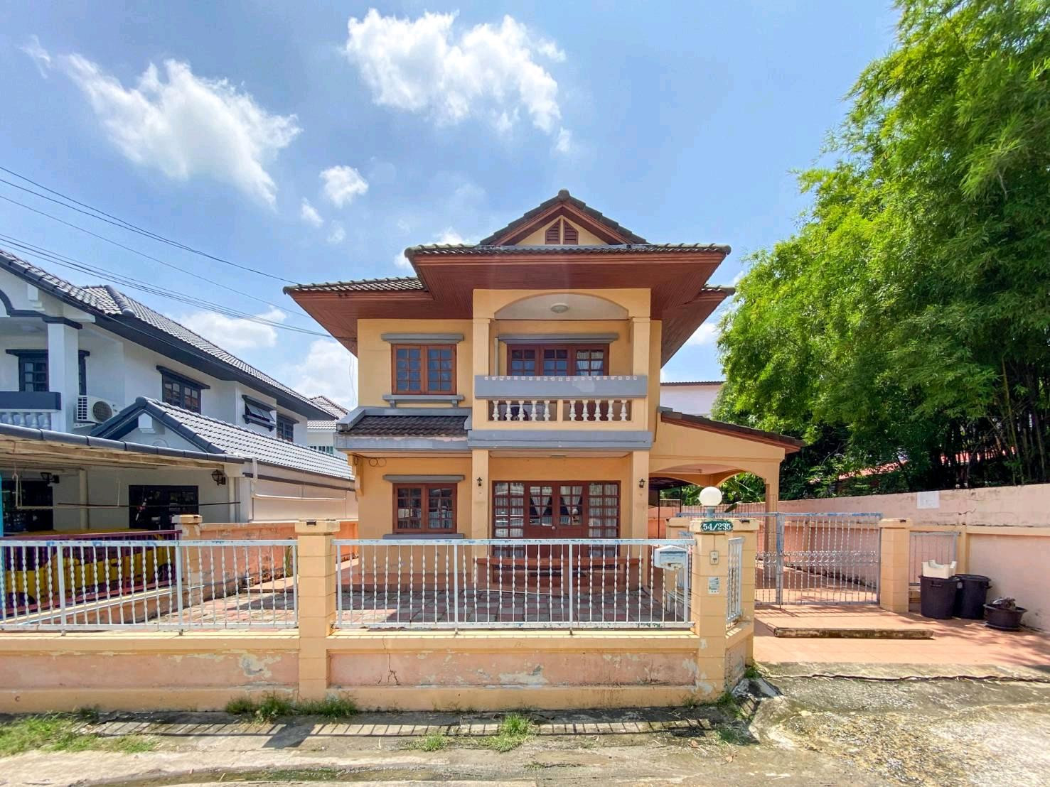 🔥 Cheap sale, detached house, edge plot! Next to Central Chaengwattana ✨ Sarawan Ville Village (Chaengwattana 28), 4 bedrooms, 3 parking spaces, quiet atmosphere, plot at the entrance of the alley, next to the BTS station, only 5.5Mb.
