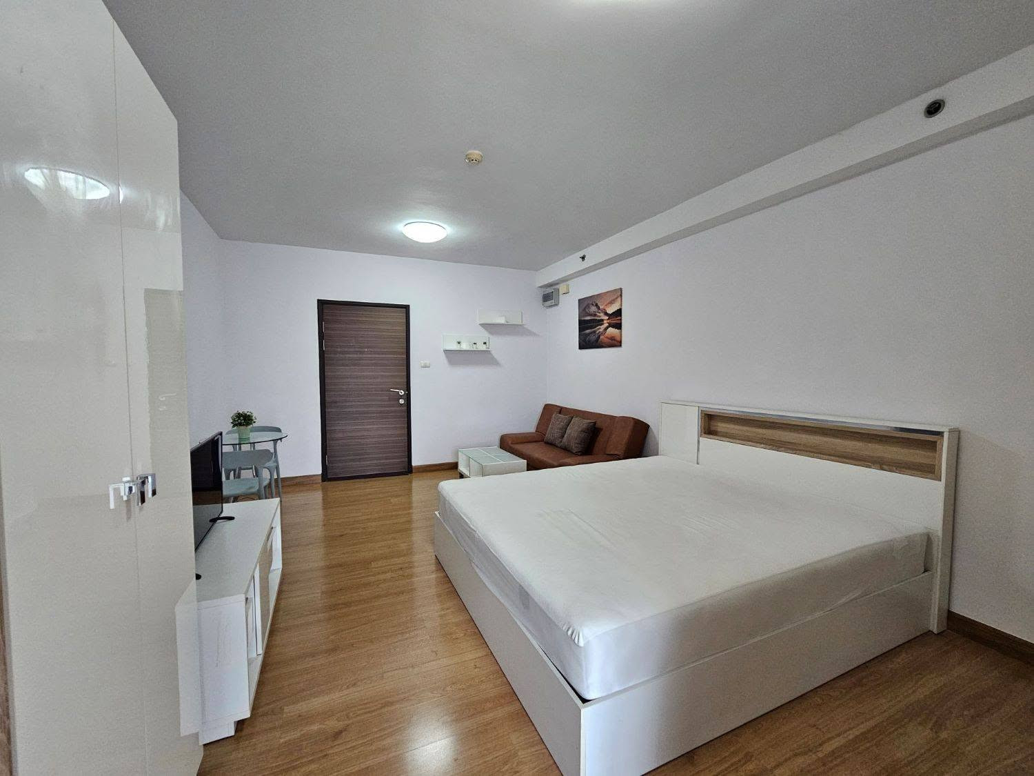 Condo for rent, Supalai Park Khaerai-Ngamwongwan, near MRT Nonthaburi Government Center.
