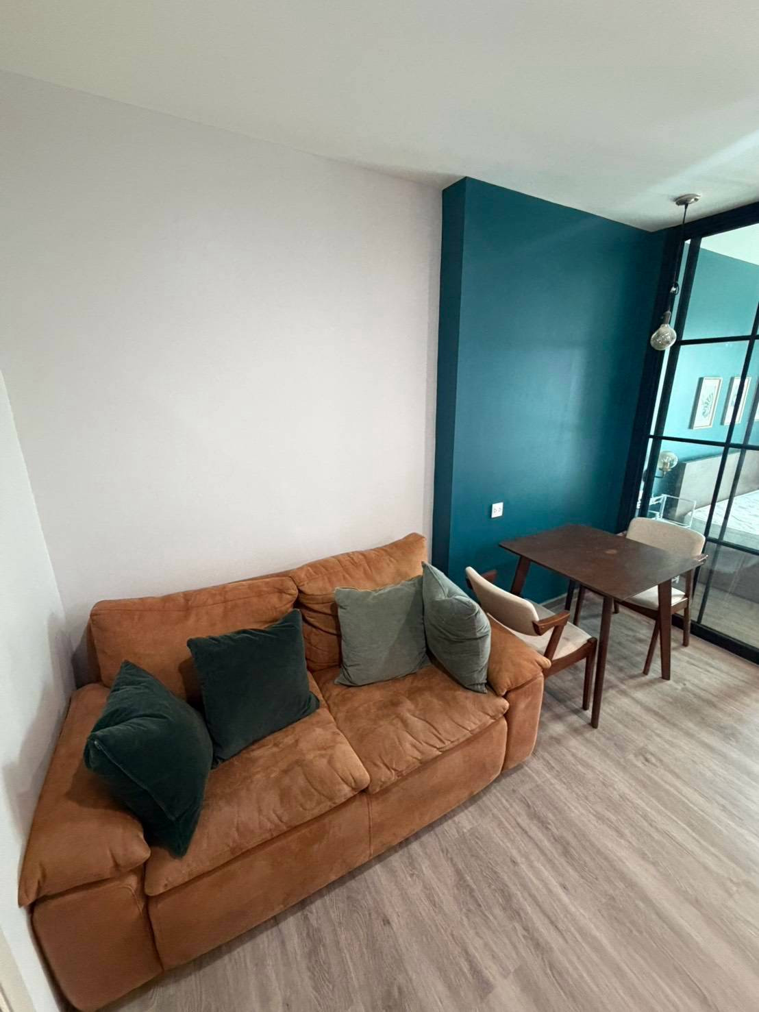 For rent, Life Asoke, 1 bedroom, price 20,000 baht, negotiable.