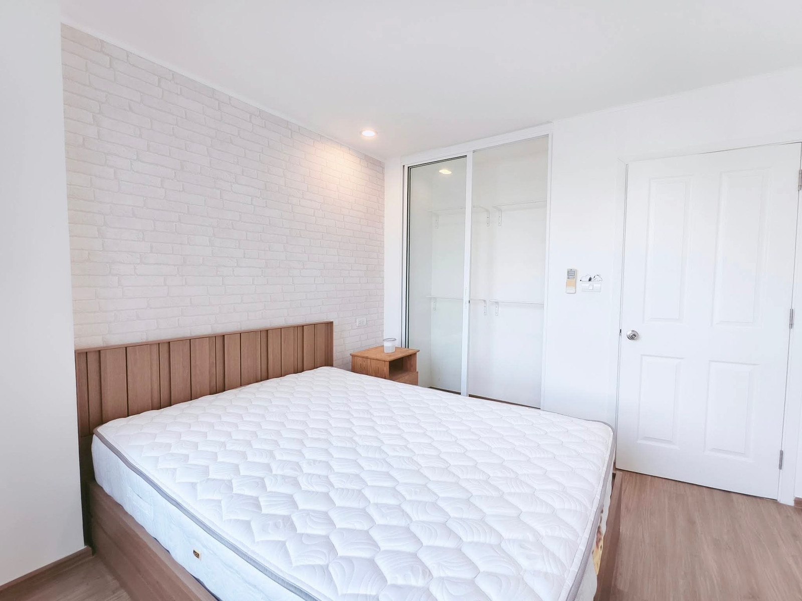 Urgent!!! Ready to move in. Feel free to inquire. Condo U Delight @ Talat Phlu Station. Complete with electrical appliances. Urgent!!! Ready to move in. Feel free to inquire. Condo U Delight @ Talat Phlu Station. Complete with electrical appliances.