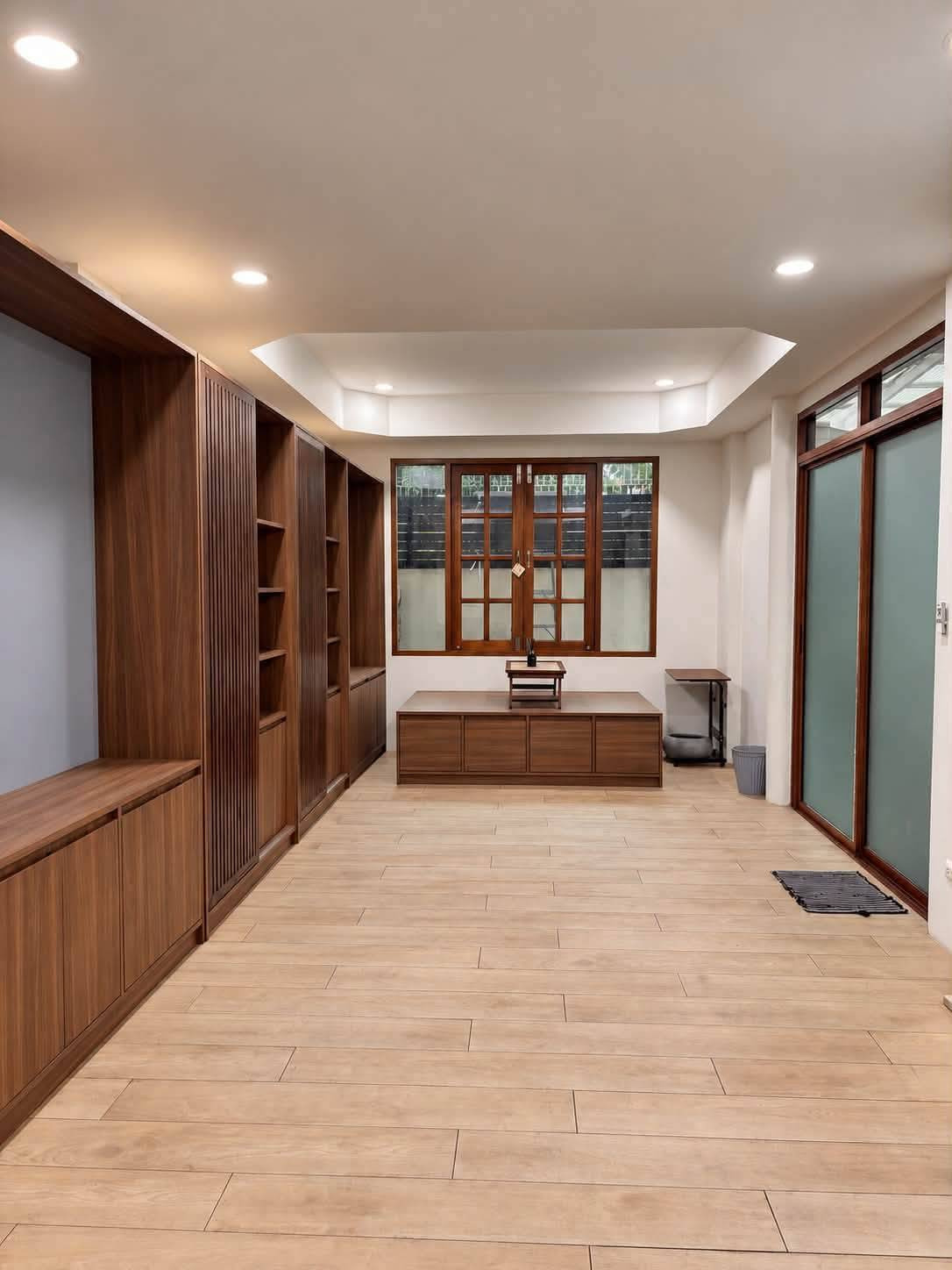 💥CP-12221💥 Townhouse for rent, renovated in Modern Chinese style, Yu Charoen Village, Soi Ratchada 18. 👉Add Line @accessliving 💥CP-12221💥 Townhouse for rent, renovated in Modern Chinese style, Yu Charoen Village, Soi Ratchada 18. 👉Add Line @accessliving