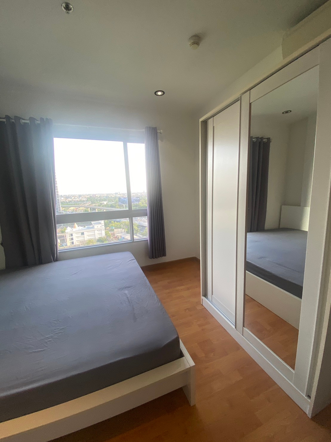 For rent, The President Sathorn Ratchaphruek 2, near BTS Bang Wa, 30 sq m, 12A floor, ready to move in, 9,000 baht/month.