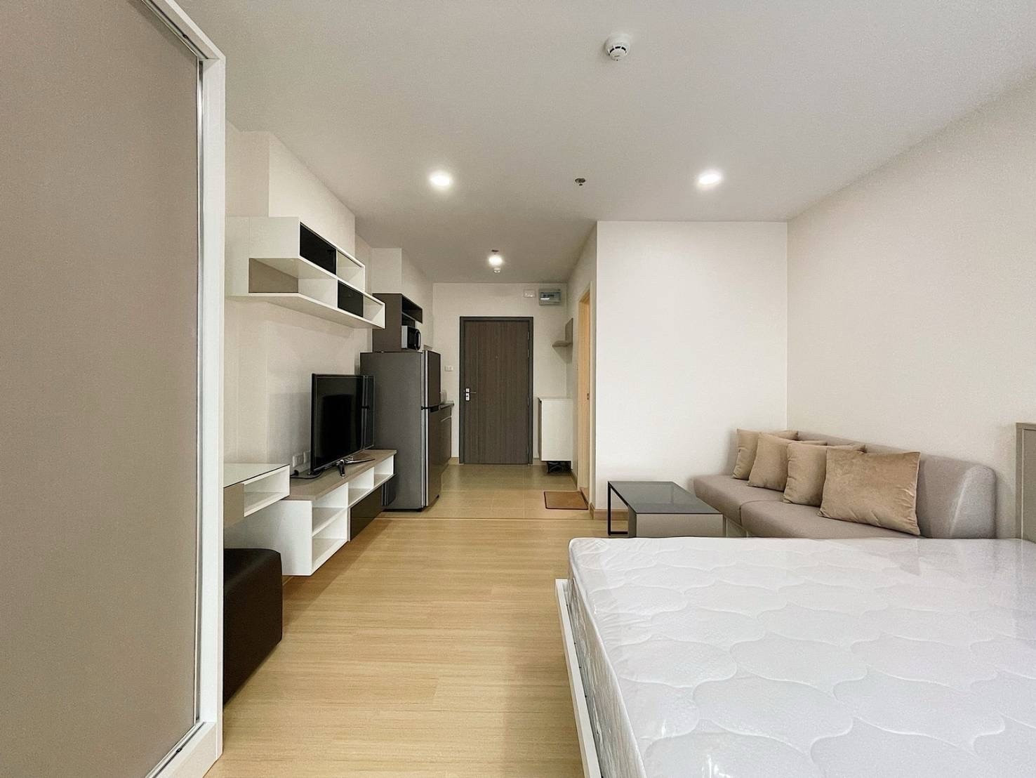 Condo near the BTS With complete amenities There is a convenience store in the project.