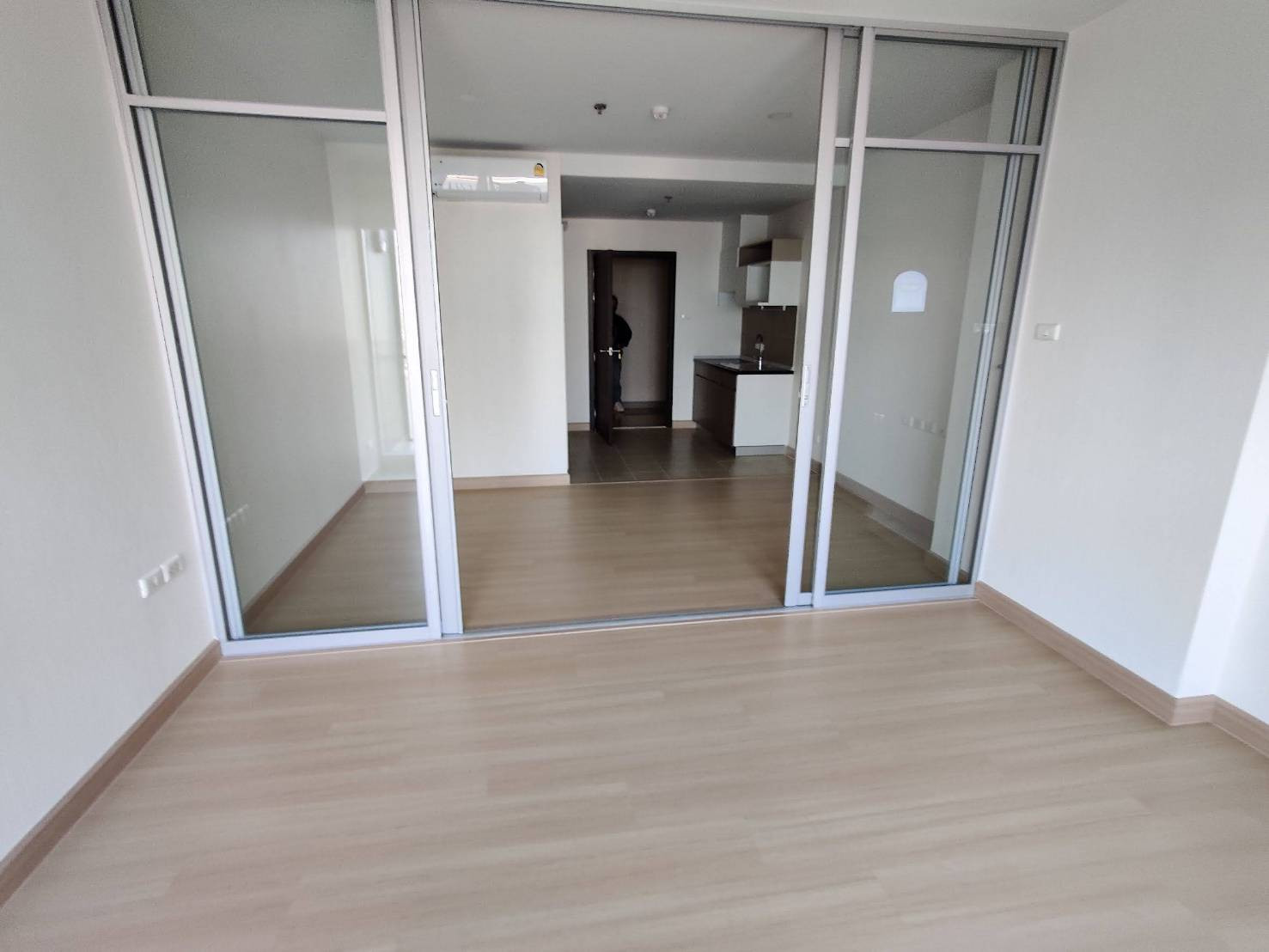 Very special price, only 2.3 million baht, beautiful condo, open view, not blocked, prime location near BTS Talat Phlu, surrounded by delicious food @ Supalai Park Talat Phlu. Very special price, only 2.3 million baht, beautiful condo, open view, not blocked, prime location near BTS Talat Phlu, surrounded by delicious food @ Supalai Park Talat Phlu.