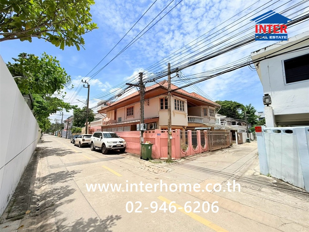 บ้านเดี่ยว 2 ชั้น 53 ตร.ว. บ้านเดี่ยวซอยปรีดีพนมยงค์26 ,ซอยพัฒนเวศม์10,ถนนสุขุมวิท71 ซอยปรีดีพนมยงค์26 แยก10 ถนนสุขุมวิท71 ถนนซอยพัฒนเวศม์10 เขตวัฒนา กรุงเทพมหานคร 