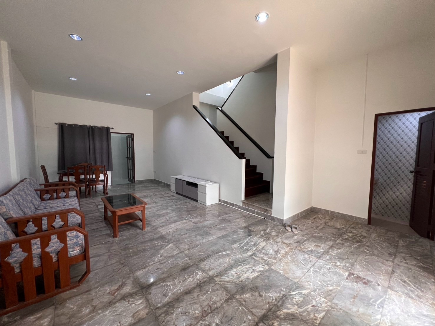 เช่า บ้านทาวน์เฮ้าส์ใหญ่3ชั้น Renovate ใหม่ – รูปที่ 4