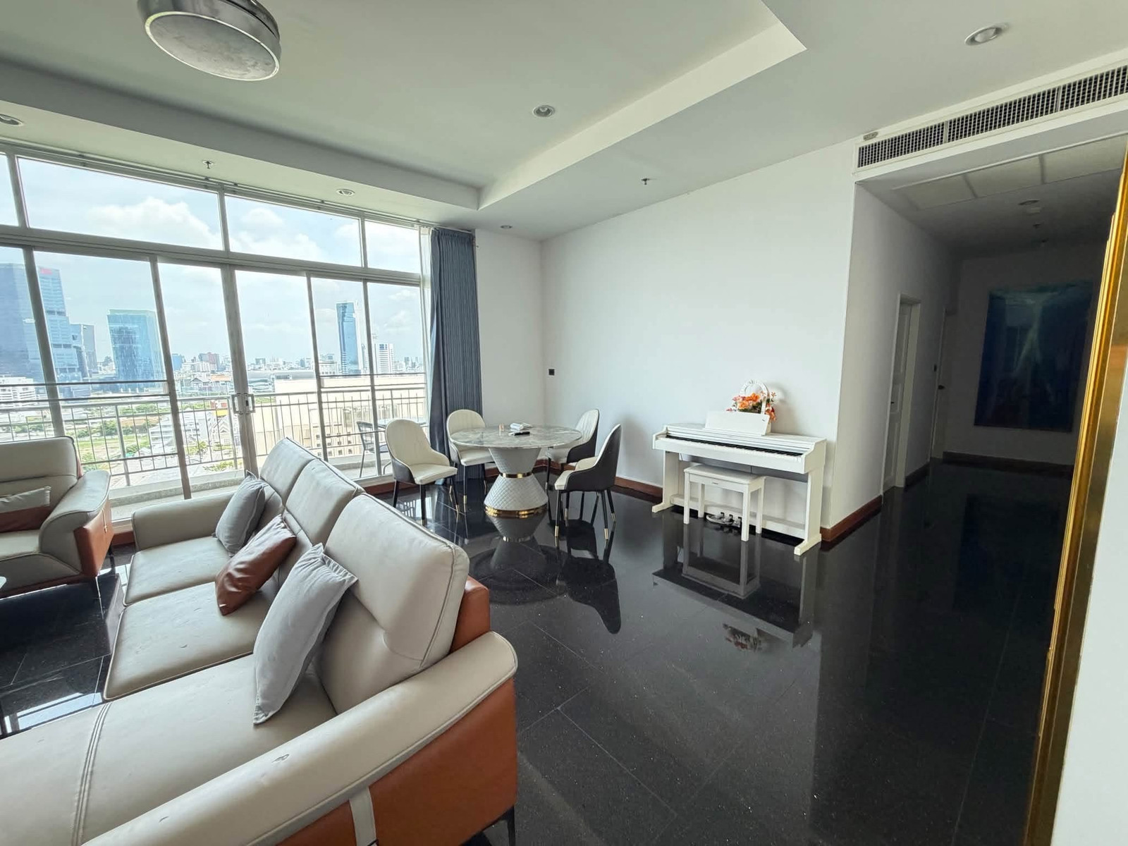 Supalai wellington /4 bedrooms, 5 bathrooms, 1 maids room, 272 sq m., 19th floor /110,000