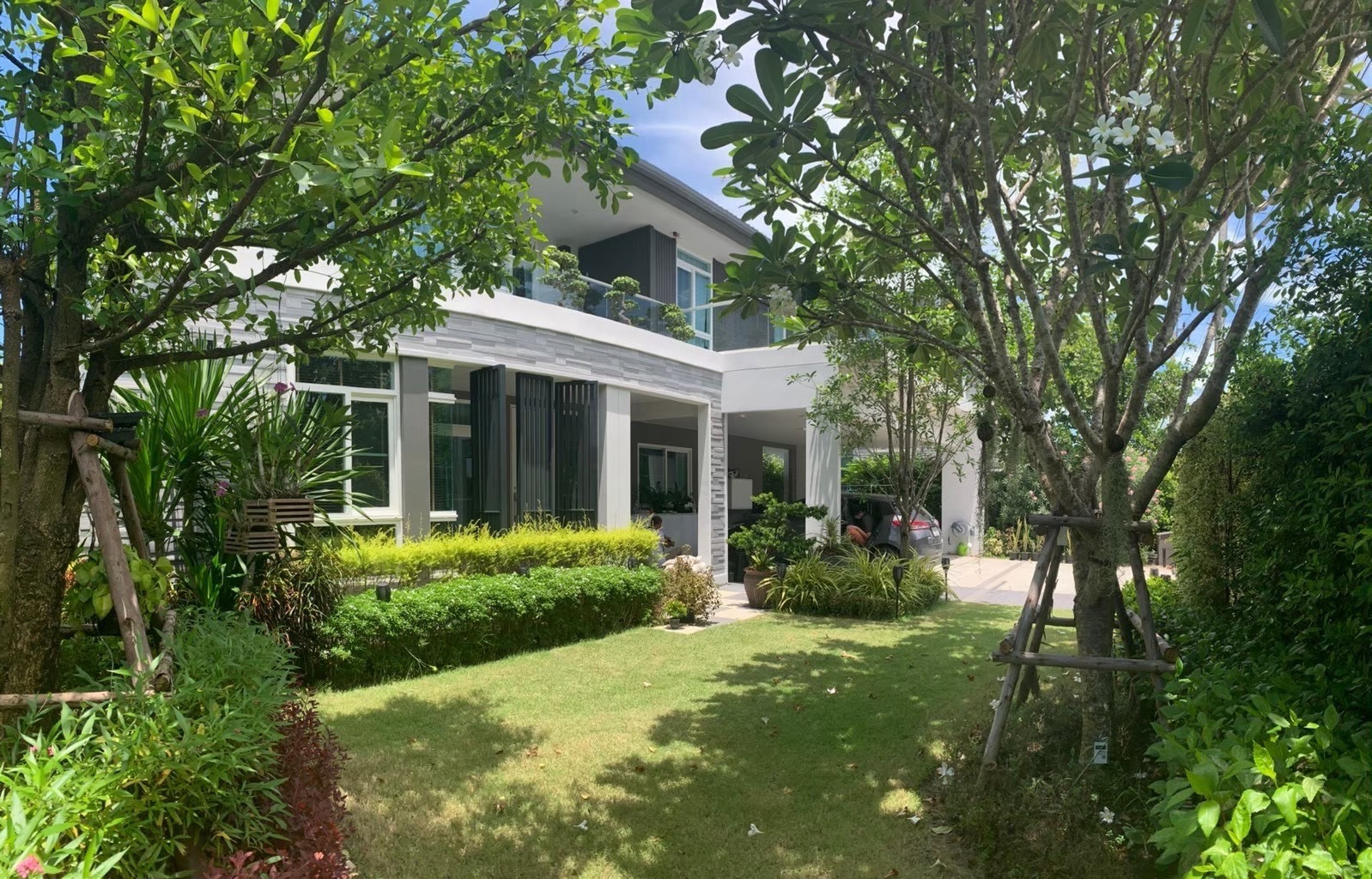 Single house for rent, Manthana Lake Village, Watcharapol, zone near the lake and clubhouse. Big house, beautifully decorated Ready to move in Single house for rent, Manthana Lake Village, Watcharapol, zone near the lake and clubhouse. Big house, beautifully decorated Ready to move in