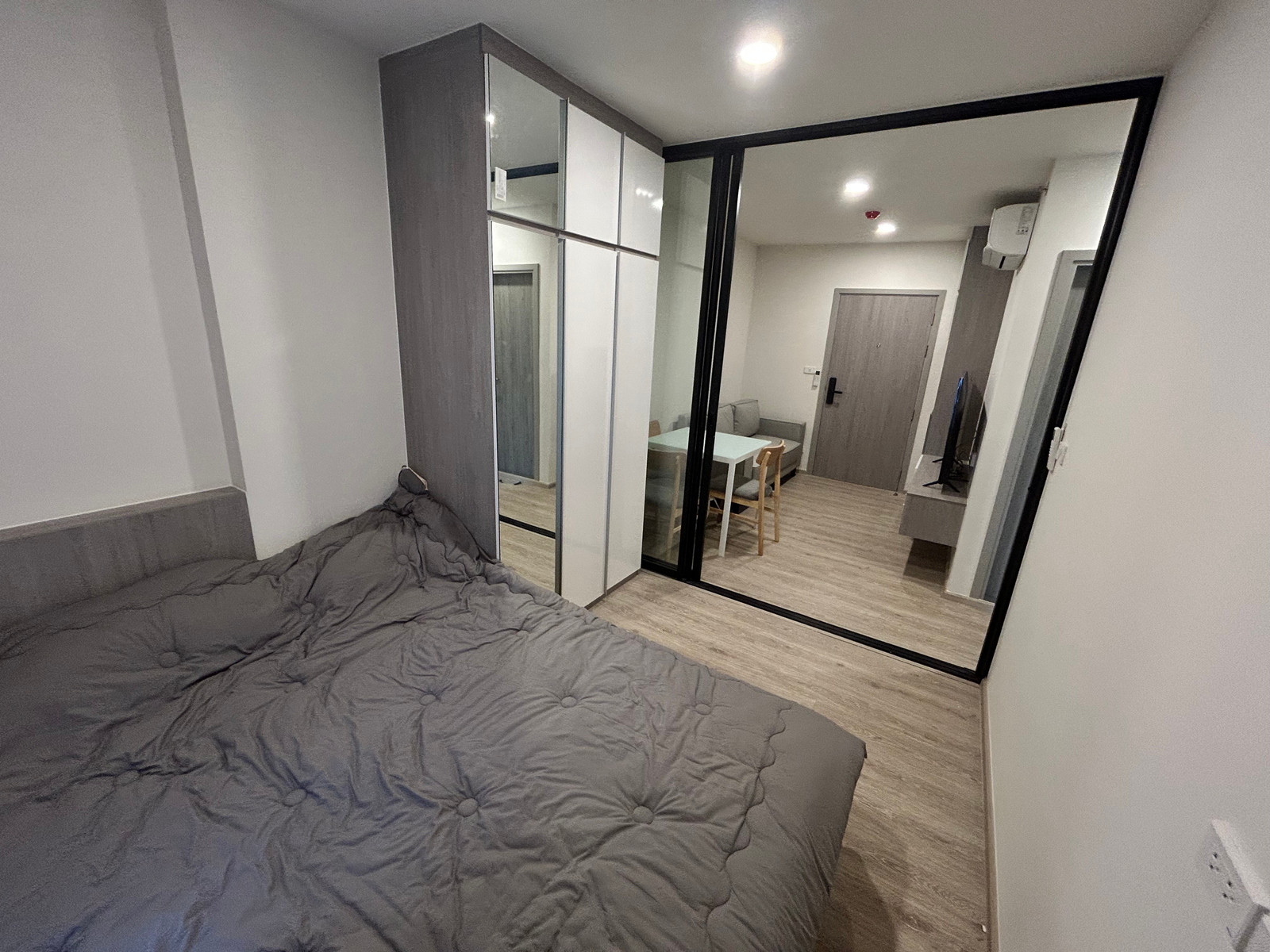 For sale with tenant, 10th floor, Building A, view of Sang Hi Bridge. There is no building covering the condo, Origin Plug and Play Sirindhorn Station, MRT-Sirindhorn Bang Phlat, Bang Phlat District, Bangkok. For sale with tenant, 10th floor, Building A, view of Sang Hi Bridge. There is no building covering the condo, Origin Plug and Play Sirindhorn Station, MRT-Sirindhorn Bang Phlat, Bang Phlat District, Bangkok.