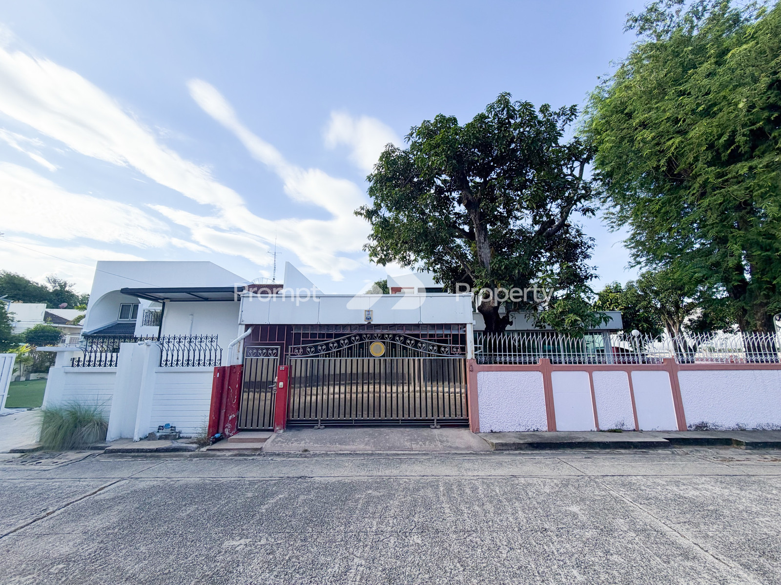 Land Sukhumvit 64, size 131 sq m, corner plot, near Punnawithi BTS station.