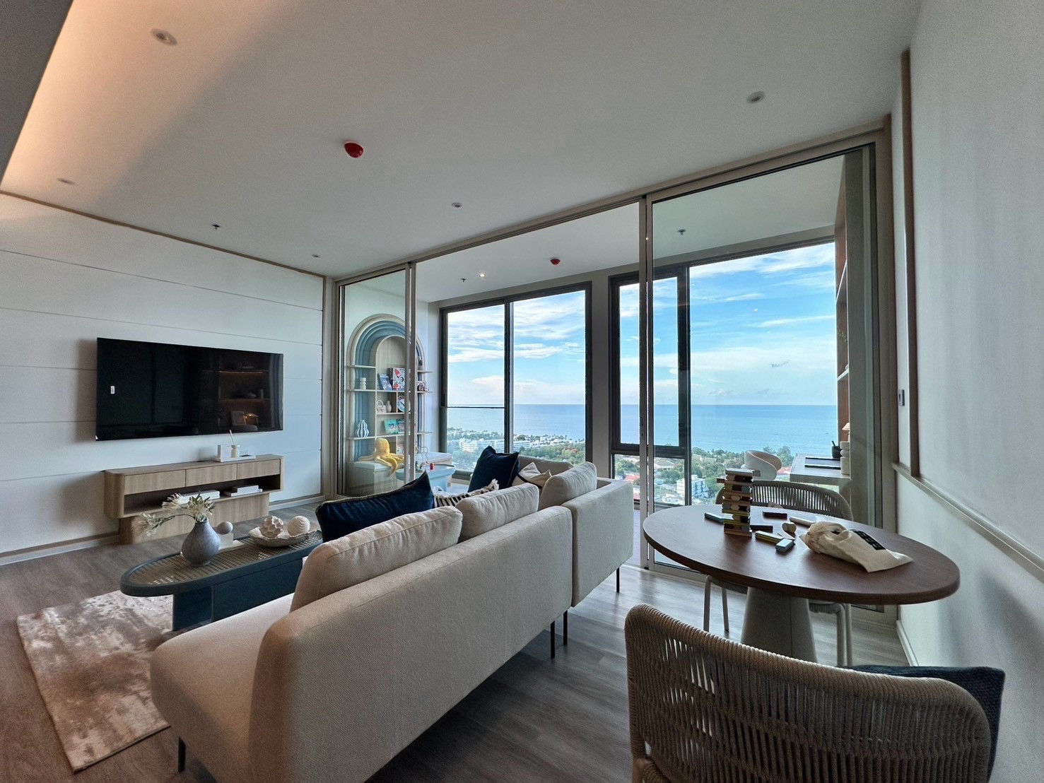Penthouse วิวทะเลหัวหิน พร้อมสัมผัสการพักผ่อนสไตล์รีสอร์ต ใกล้แหล่งไลฟ์สไตล์สำคัญ
