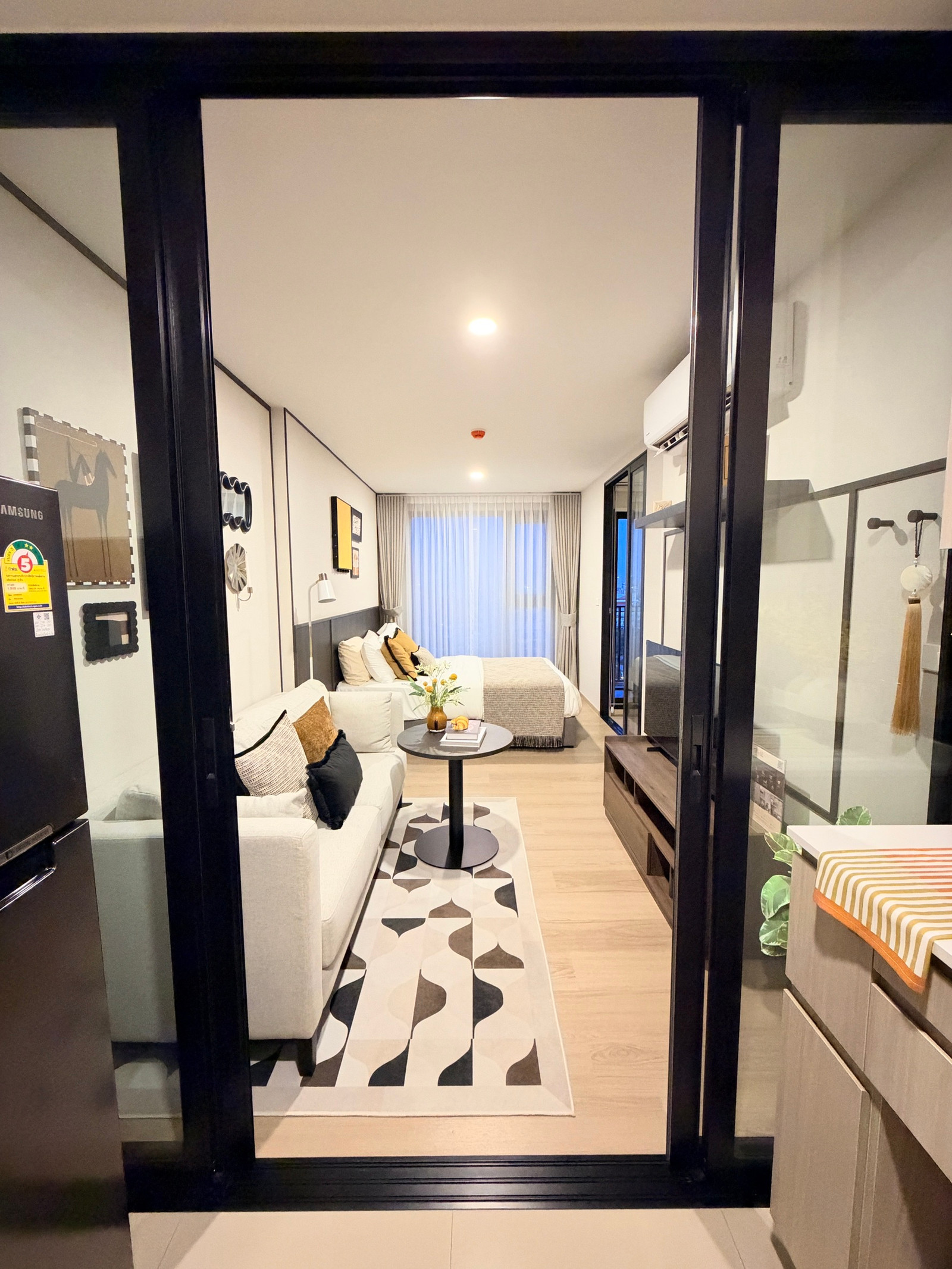 Origin Play Bangkhunnon Triple Station, condo ready to move in, pets allowed, Rama 8 view. Origin Play Bangkhunnon Triple Station, condo ready to move in, pets allowed, Rama 8 view.