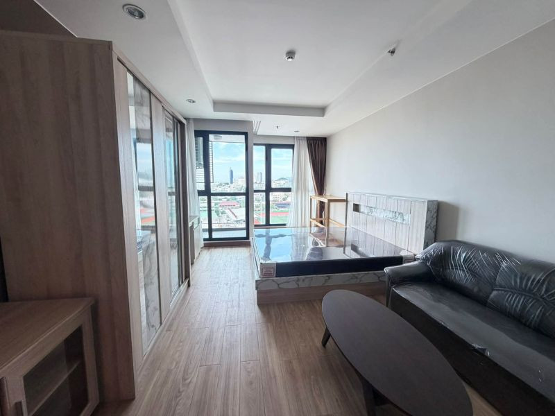 Sea view facing Koh Loi! Ladda Plus Sriracha for rent, 13th floor (34 sq.m.), with beautiful built-in furnishings.