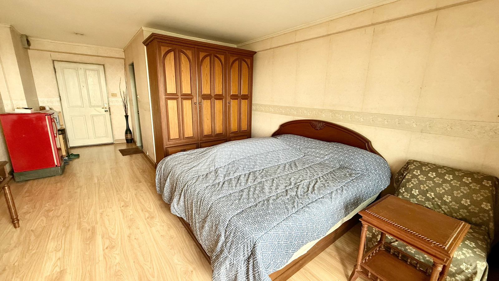 Condo Regent Srinakarin, studio room, Tower B, 16th floor, good price.