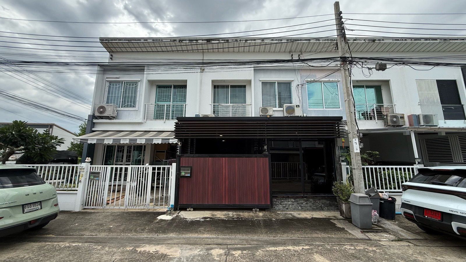 Townhome Pleno Suksawat 30, fully furnished, ready to move in. You can expand it to be a residence or an office. Townhome Pleno Suksawat 30, fully furnished, ready to move in. You can expand it to be a residence or an office.