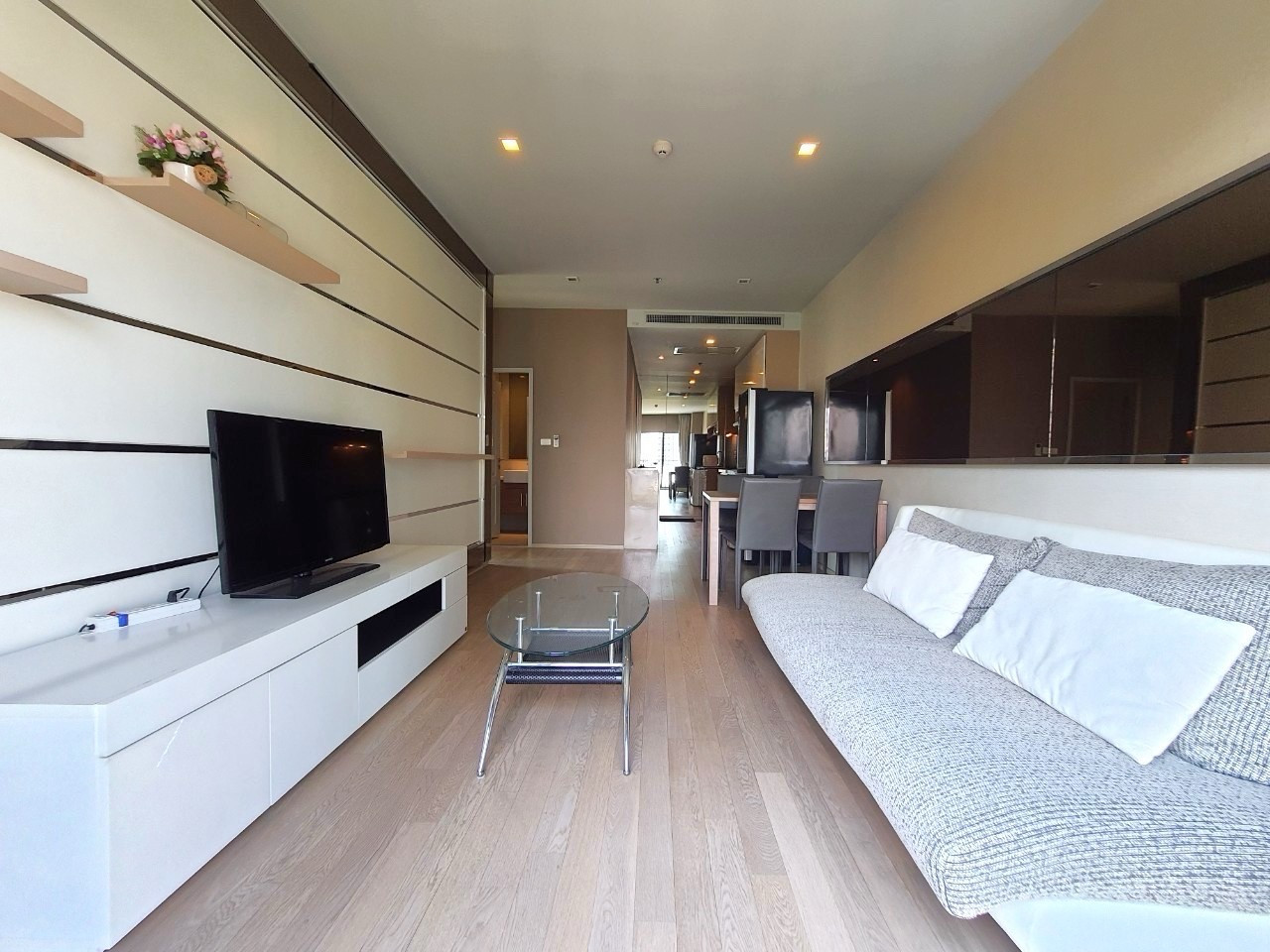 Condo in Phrom Phong area, 2 bedrooms, corner room, good price
