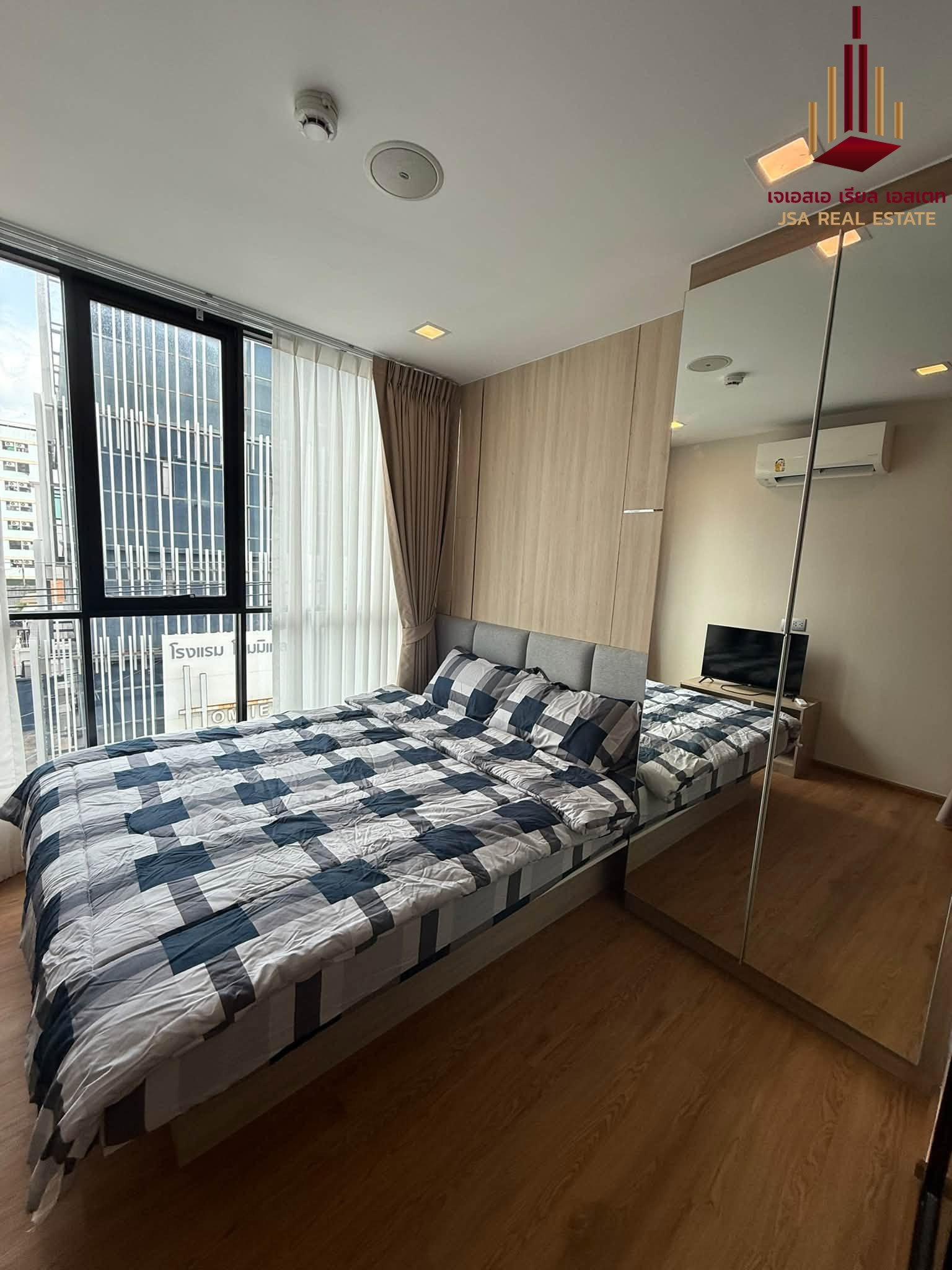 ✨ For Sale: Brown Condo Huaikwang Condo ✨ 💰 Only 3,600,000  THB