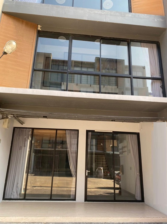 5-Story Home Office for Rent 3 Bedrooms – Sukhumvit 77