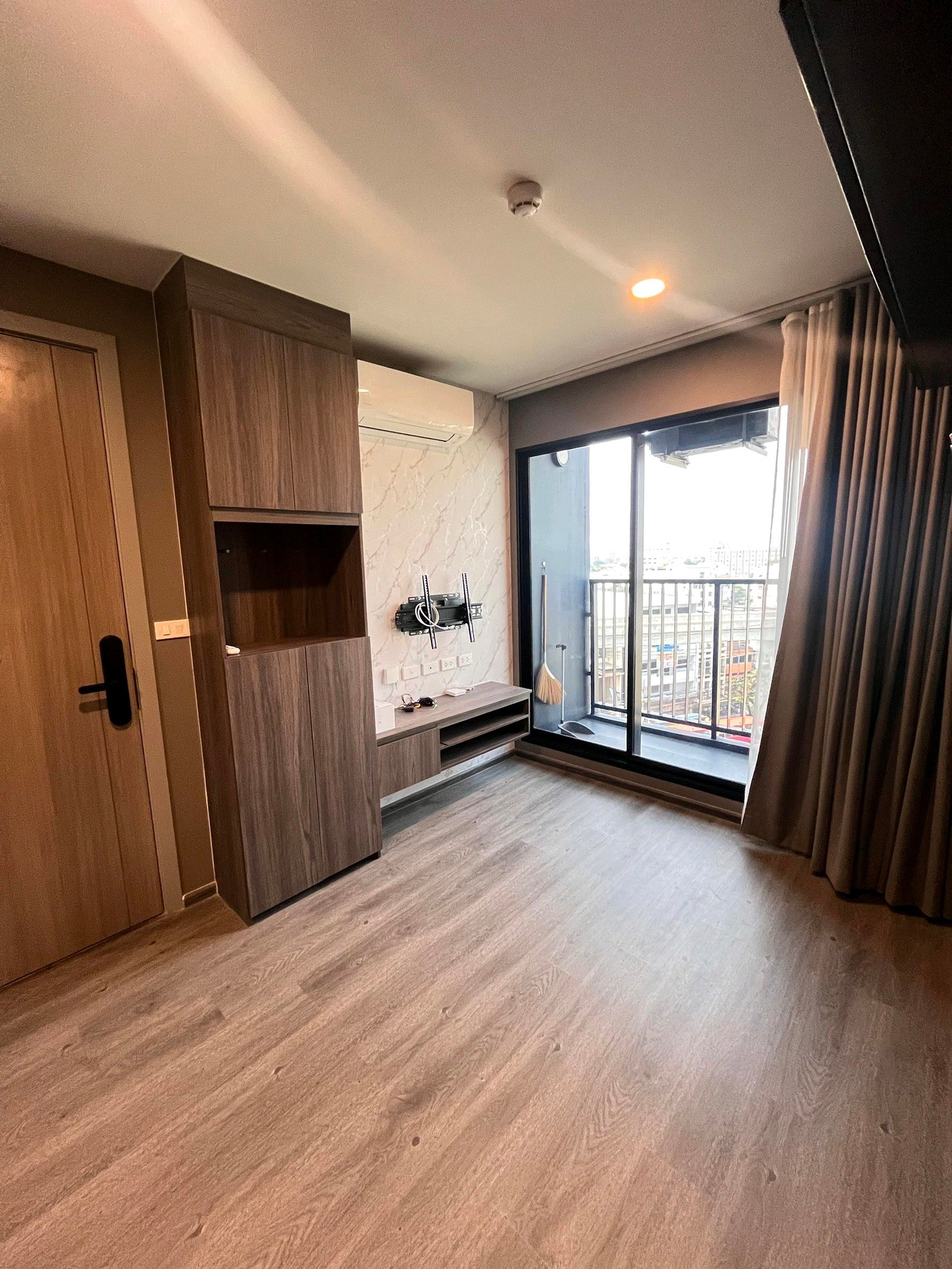 ​🏡✨ Condo for sale: The Origin (The Origin Lat Phrao-Bang Kapi) Condo, good location, close to MRT, only 100 meters, large room 35.48 sq m., 1 bedroom, 1 office room, 1 living room, worthwhile functions! Only 3.6 million baht