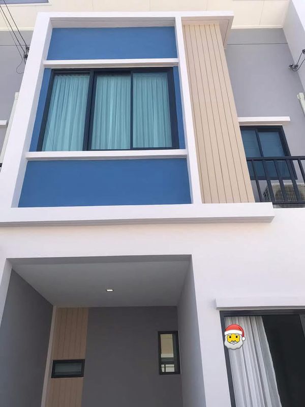 🏡✨ For rent "Townhome at the edge" Recio Home Village, Wongwaen-Ramindra, 3 bedrooms, 2 bathrooms, good location, near Honda R&D Asia Pacific, ready to move in 30 October 2026 #Pets not accepted.