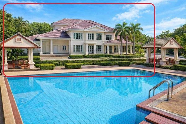 Ramintra65 Watcharapol For Rent Two-story mansion with 6beds 4baths shared swimming pool in front of the house. Big C Sukhaphiban5 152sq.wa