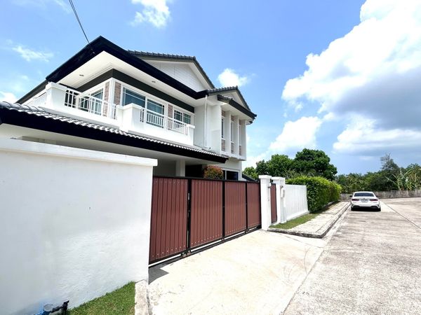 Premier Corner Estate | 5-Bed 2-Storey House with 604 sqm Private Garden (100K/mo)