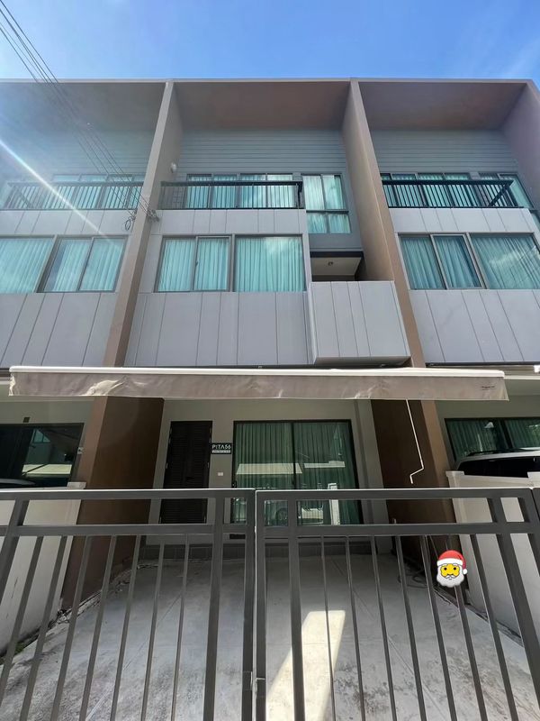 🏡✨ ให้เช่า ทาวน์โฮม 3 ชั้น Baan Klang Muang Rama 9 - Krungthep Kreetha 2 ห้องนอน 3 ห้องน้ำ บ้านสวยพร้อมอยู่ เฟอร์นิเจอร์และเครื่องใช้ไฟฟ้าครบ 💰 ค่าเช่า 33,000 บาท/เดือน