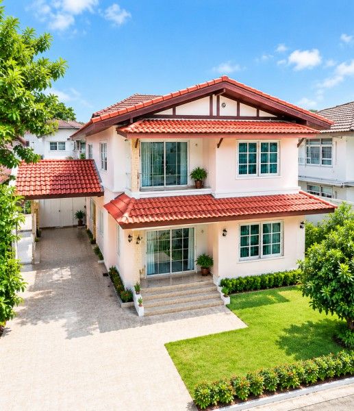 Ratchadaphisek Road (Sois 15–21) and Vibhavadi Rangsit Road (Sois 2–8). Inthamara 22–26,3–4 Bedrooms, 3 Bathrooms