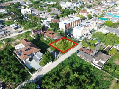 Land for sale in Soi Nakniwas 48, Intersection 14, 112 square wa, only 3.2 km from Praserthmanukit Road. DD