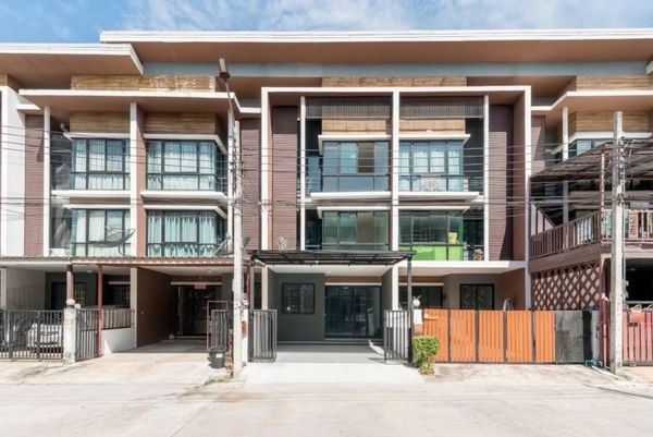Newly renovated townhome Near the Pink BTS, Minburi Market, Fashion Island, R.N.P. Place, Ramintra-Suwinthawong.