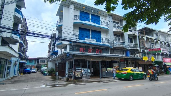 ขายด่วน อาคารพาณิชย์ แปลงมุมติดถนนสวนผัก