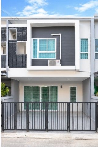 SaenSuk BangPhra Sukhumvit New 2-story townhome for sale or rent located 300 meters from Highway Pol